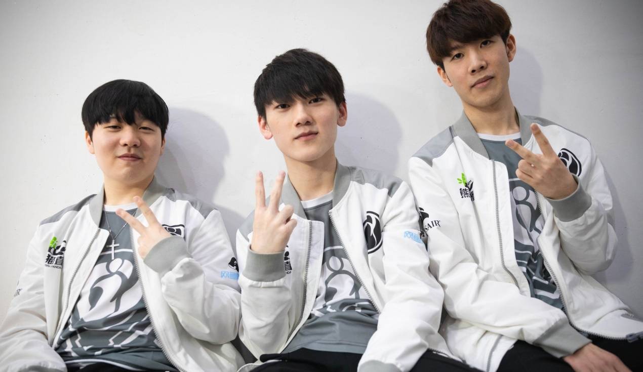 球联赛中 球联赛中